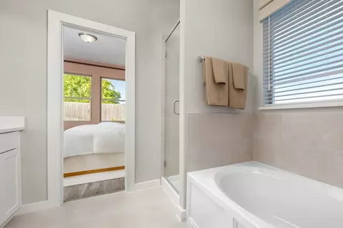 Bath - 219 Ruby Ford Dr, Cove, TX 77523 photo 2 of 2