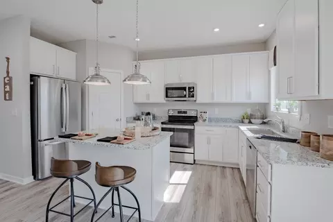 Kitchen - 3198 Belleglade Dr, Covington, KY 41015 photo 4 of 12