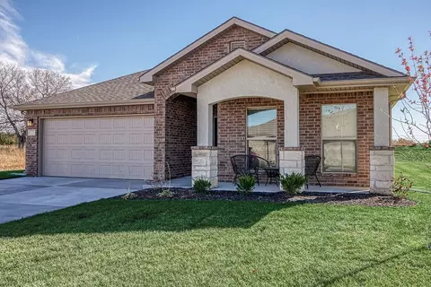 25235 W 92nd Ter, Lenexa, KS 66227