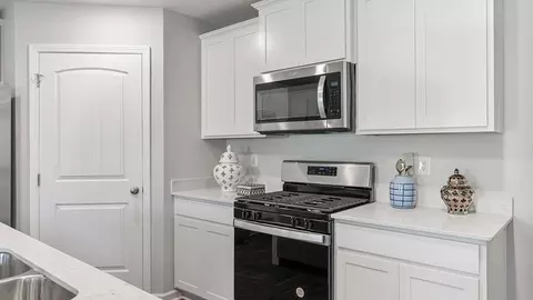 Kitchen - 101 Sawtooth Dr, Troy, AL 36079 photo 4 of 5