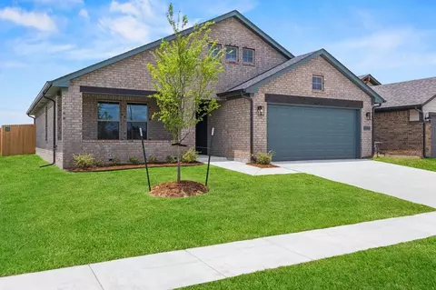 Exterior - 16140 Tall Grass Dr, Moore, OK 73170 photo 11 of 12