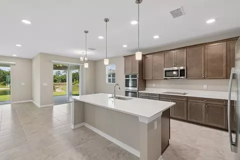 5800 Freesia Dr, Lakeland, FL 33811
