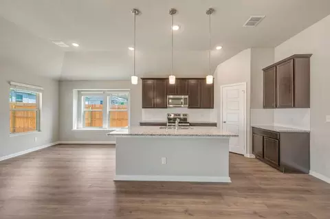 1016 Amber Lk, Seguin, TX 78155