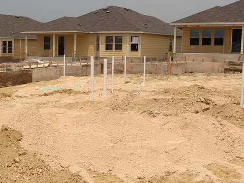 1016 Amber Lk, Seguin, TX 78155