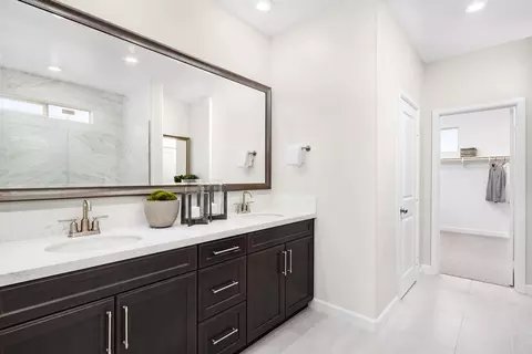 Bath - 2016 Woolem Pl, Escondido, CA 92026 photo 2 of 4