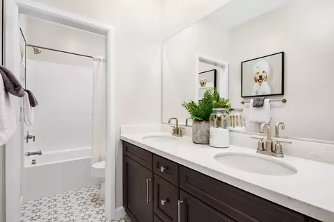 Bath - 2016 Woolem Pl, Escondido, CA 92026 photo 1 of 4