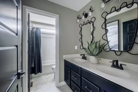 Bath - 175 Westwoods Rd, Wright City, MO 63390 photo 2 of 7