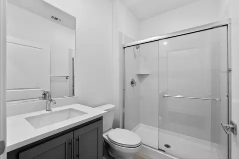 Bath - 2833 Dapper St, Tracy, CA 95377 photo 1 of 3