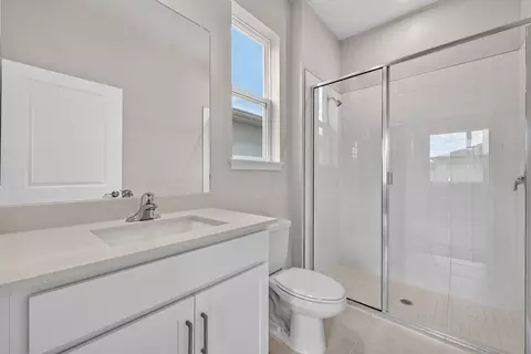 Bath - 9252 Derbyshire Dr, Parrish, FL 34219 photo 2 of 2