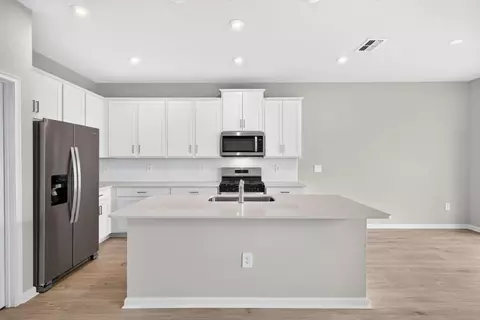 Kitchen - 9252 Derbyshire Dr, Parrish, FL 34219 photo 1 of 2