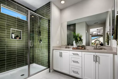 Bath - 5361 Raintree Pl, Banning, CA 92220 photo 3 of 3
