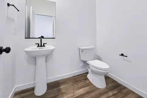 Bath - 277 Nadine St, Merced, CA 95341 photo 1 of 2