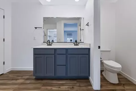 Bath - 277 Nadine St, Merced, CA 95341 photo 2 of 2