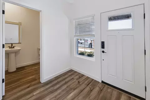 Entry Way - 277 Nadine St, Merced, CA 95341 photo 2 of 6