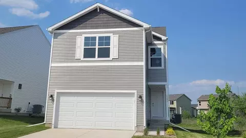 2492 SE Fox Valley Dr, West Des Moines, IA 50265