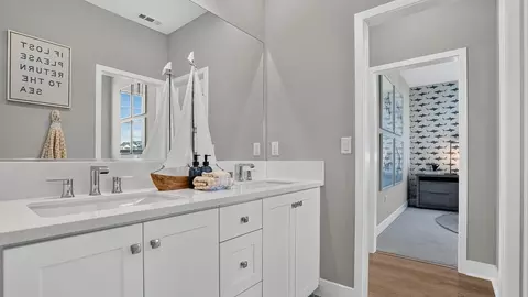 Bath - 27124 Tableland Dr, Valencia, CA 91381 photo 2 of 5
