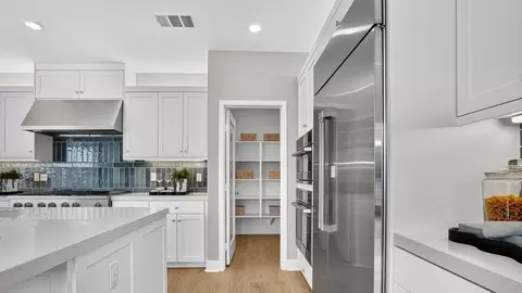 Kitchen - 27124 Tableland Dr, Valencia, CA 91381 photo 2 of 4