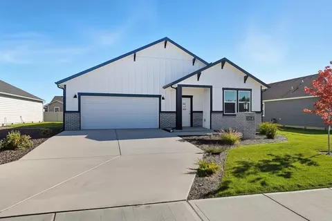 Exterior - 705 E 5th St, Deer Park, WA 99006 photo 2 of 8