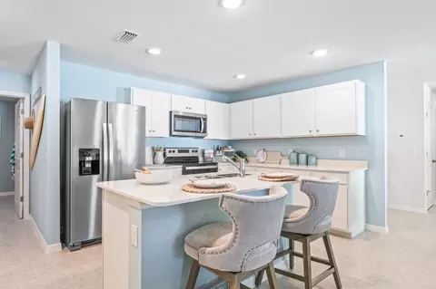 Kitchen - 5015 N Rosebud Cir, Labelle, FL 33935 photo 2 of 3
