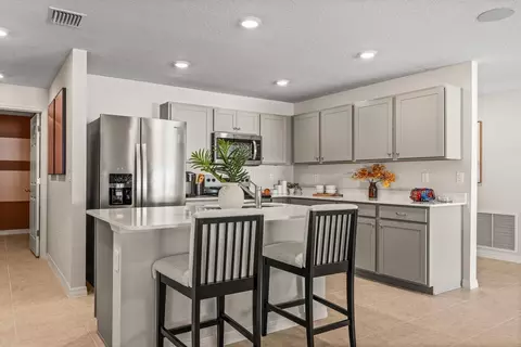 Kitchen - 5015 N Rosebud Cir, Labelle, FL 33935 photo 3 of 3
