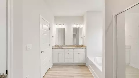 Bath - 3173 Silver Maple Rd, Cantonment, FL 32533 photo 1 of 4