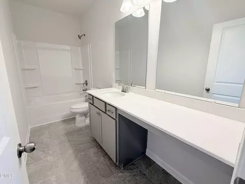 Bath - 70 Valley Forge Ln, Smithfield, NC 27577 photo 2 of 5