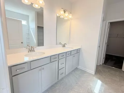 Bath - 70 Valley Forge Ln, Smithfield, NC 27577 photo 3 of 5