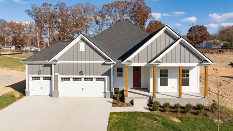 7518 Shoal Mill Pt, Fairview, TN 37062