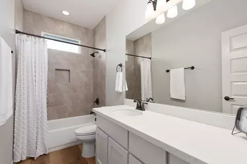 Bath - 5802 Wisdom Ave, Mcallen, TX 78504 photo 3 of 4