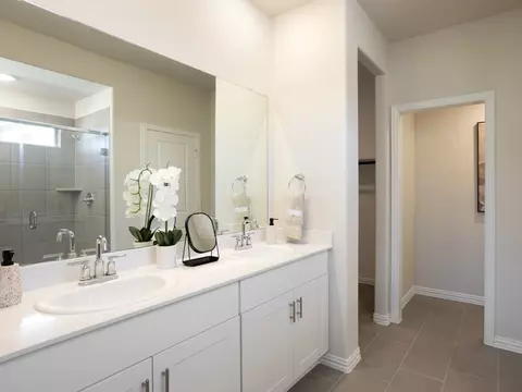 Bath - 303 Eldora Dr, Nevada, TX 75173 photo 1 of 2
