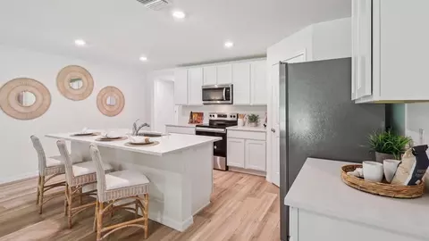 Kitchen - 11448 Spring Hill Dr, Spring Hill, FL 34609 photo 3 of 4