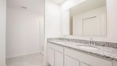 Bath - 2214 Elegant Mnr Cir, Edgewater, FL 32141 photo 2 of 3
