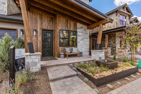 Exterior - 1905 E Magnolia Dr, Flagstaff, AZ 86004 photo 3 of 19