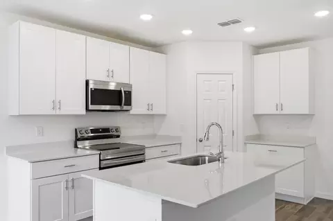 Kitchen - 9544 Vibrant Ln, Venice, FL 34292 photo 3 of 6