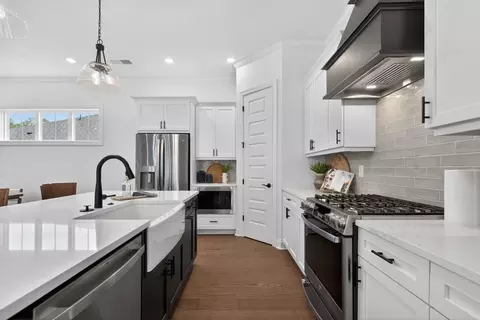 Kitchen - 3549 Dickson Place Dr, Opelika, AL 36801 photo 3 of 7