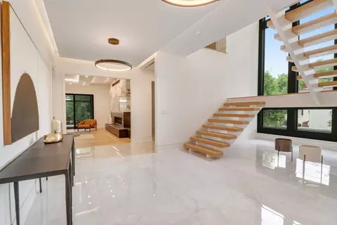 Entry Way - 11200 River Rd, Potomac, MD 20854 photo 2 of 15