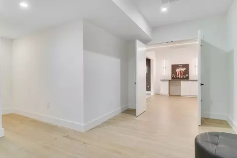 Entry Way - 11200 River Rd, Potomac, MD 20854 photo 12 of 15