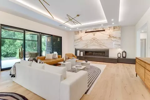 Living - 11200 River Rd, Potomac, MD 20854 photo 3 of 14
