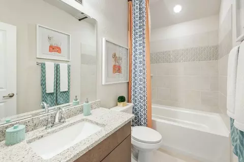 Bath - 1012 Brenham Dr, Godley, TX 76044 photo 4 of 4