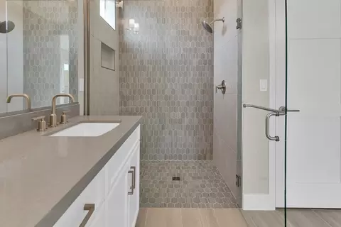 Bath - 1324 Cava Rd, Paso Robles, CA 93446 photo 2 of 2