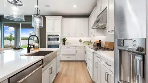Kitchen - 19337 Lochside Ln, Mount Dora, FL 32757 photo 2 of 5