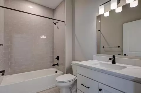 Bath - 16408 Monument Rock Ct, Monument, CO 80132 photo 7 of 12