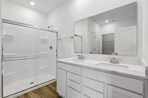 Bath - 6563 Mayapple Dr, Pendleton, IN 46064 photo 1 of 3