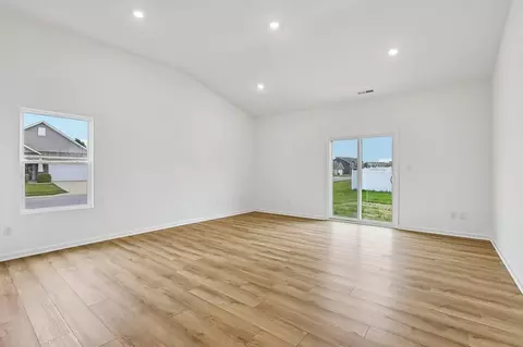 Living - 6563 Mayapple Dr, Pendleton, IN 46064 photo 2 of 4