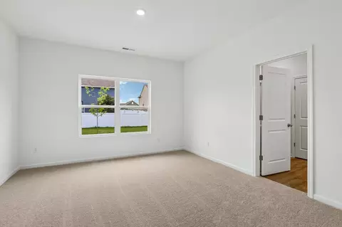Bedroom - 6563 Mayapple Dr, Pendleton, IN 46064 photo 4 of 10
