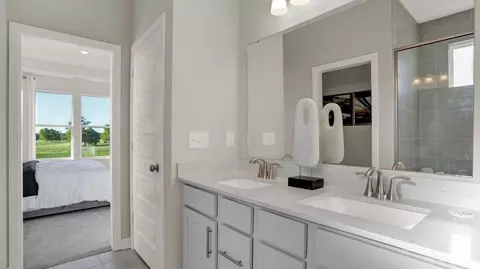 Bath - 1414 Covington Blvd, Franklin, IN 46131 photo 1 of 3