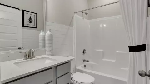 Bath - 1414 Covington Blvd, Franklin, IN 46131 photo 2 of 2