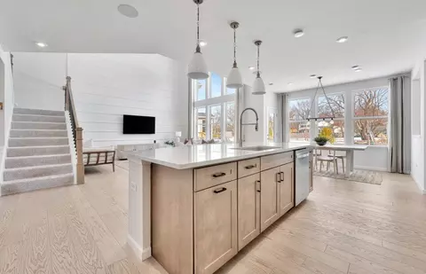 Kitchen - 5852 Hawkweed Dr, Naperville, IL 60564 photo 5 of 8