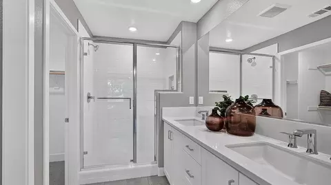 Bath - 500 Park Drive Unit #225, Carson, CA 90745 photo 2 of 5