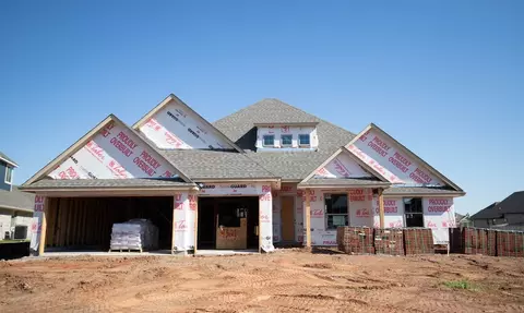 9321 NW 116th St, Yukon, OK 73099
